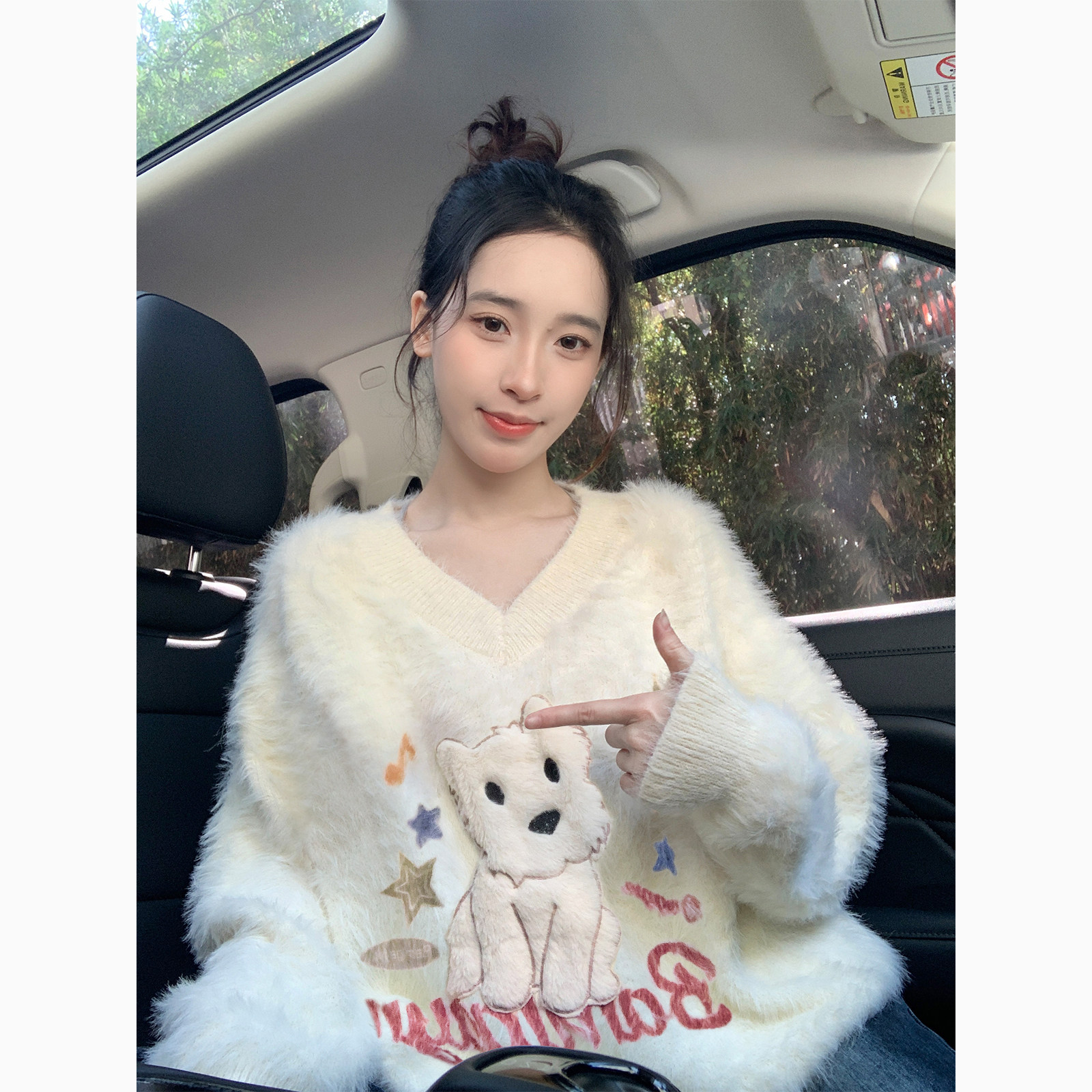 3D立体小狗水貂绒加厚V领毛衣女冬季软糯宽松慵懒高级感针织外套