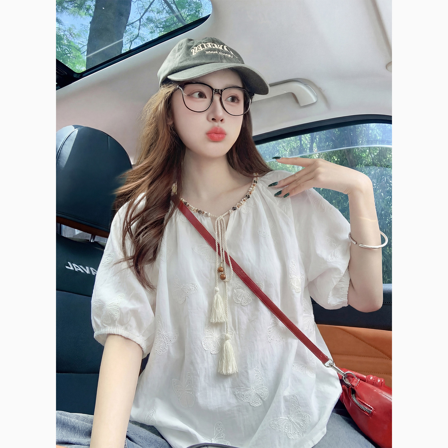 白色正肩小飞袖绣花短袖衬衫女夏季2026新款小众高级感上衣衬衣女