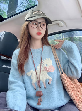 蓝色卡通小马圆领毛衣女秋冬2026新款高级感休闲百搭针织衫上衣女
