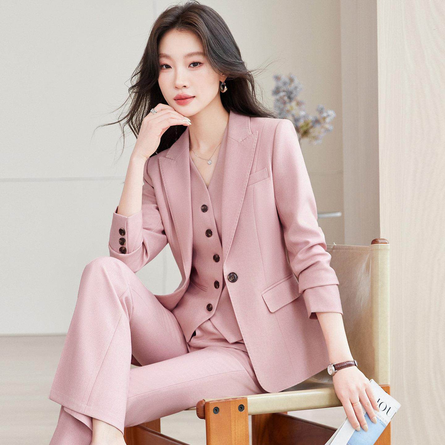 高级感干练粉色西装套装女马甲三件套职场时尚通勤正装律师小西服