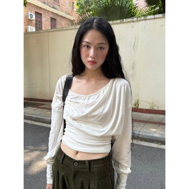 日了个韩｜设计款宽松显瘦松弛感收腰褶皱U领露背短款长袖T上衣女图片