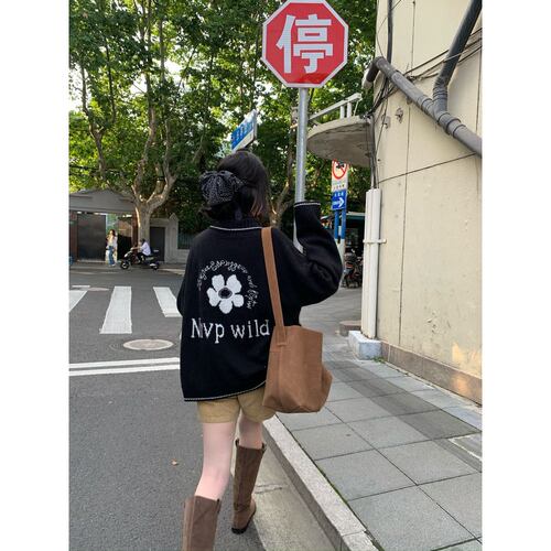 日了个韩｜复古慵懒学院风花朵字母提花包边V领羊毛毛衣开衫外套