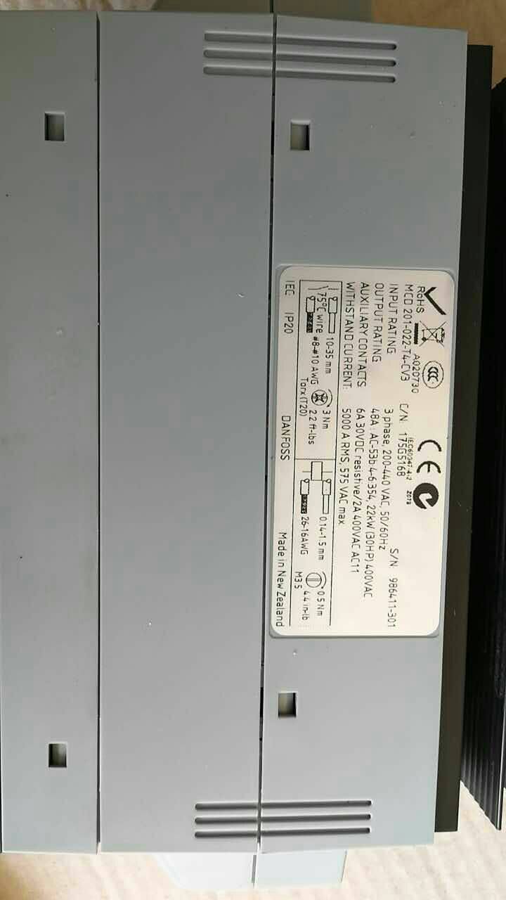 丹佛斯mcd软启动器mcd201-022-t4-cv3,mcd202-030-t4-cv1实物图