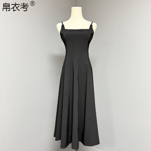 黑色连衣裙2025秋冬季新款内外搭收腰显瘦中长款法式气质吊带裙女