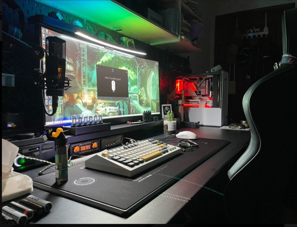 现货销售怒喵Cybermat R2/R3无线充电游戏鼠标垫魔毯铝合金底座