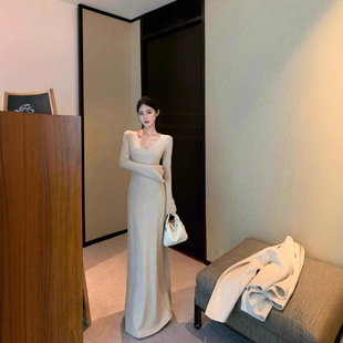 茶香可颂法式V领喇叭袖针织连衣裙女冬季气质收腰包臀鱼尾裙长裙