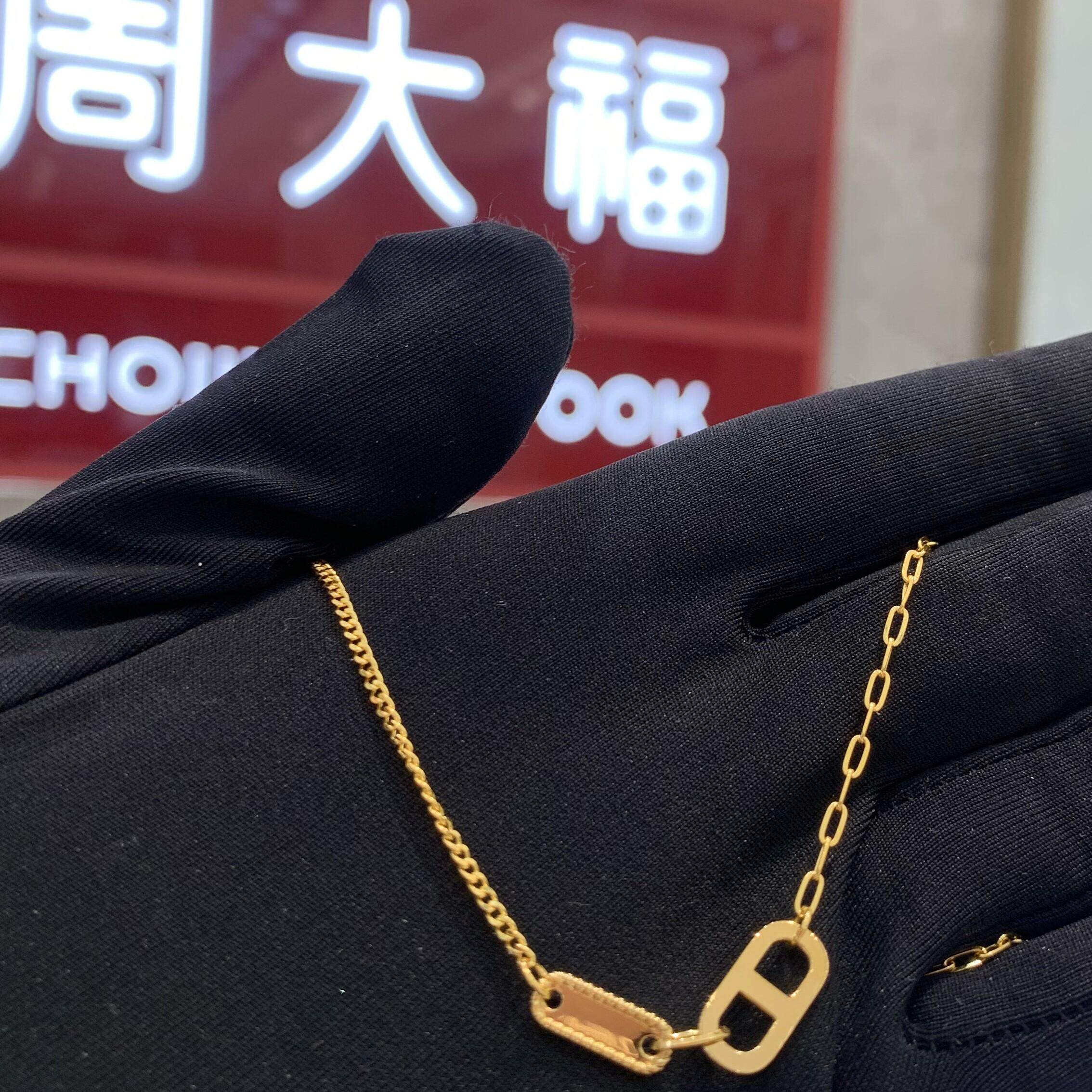 周大福代购 交织猪鼻子环环相扣足金黄金项链 克减80 计价F229529