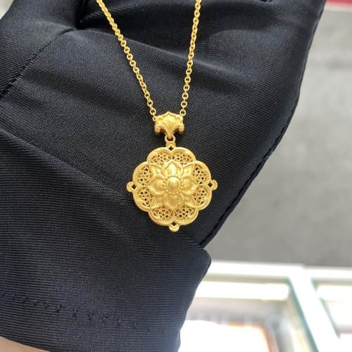 周大福四方和美黄金吊坠