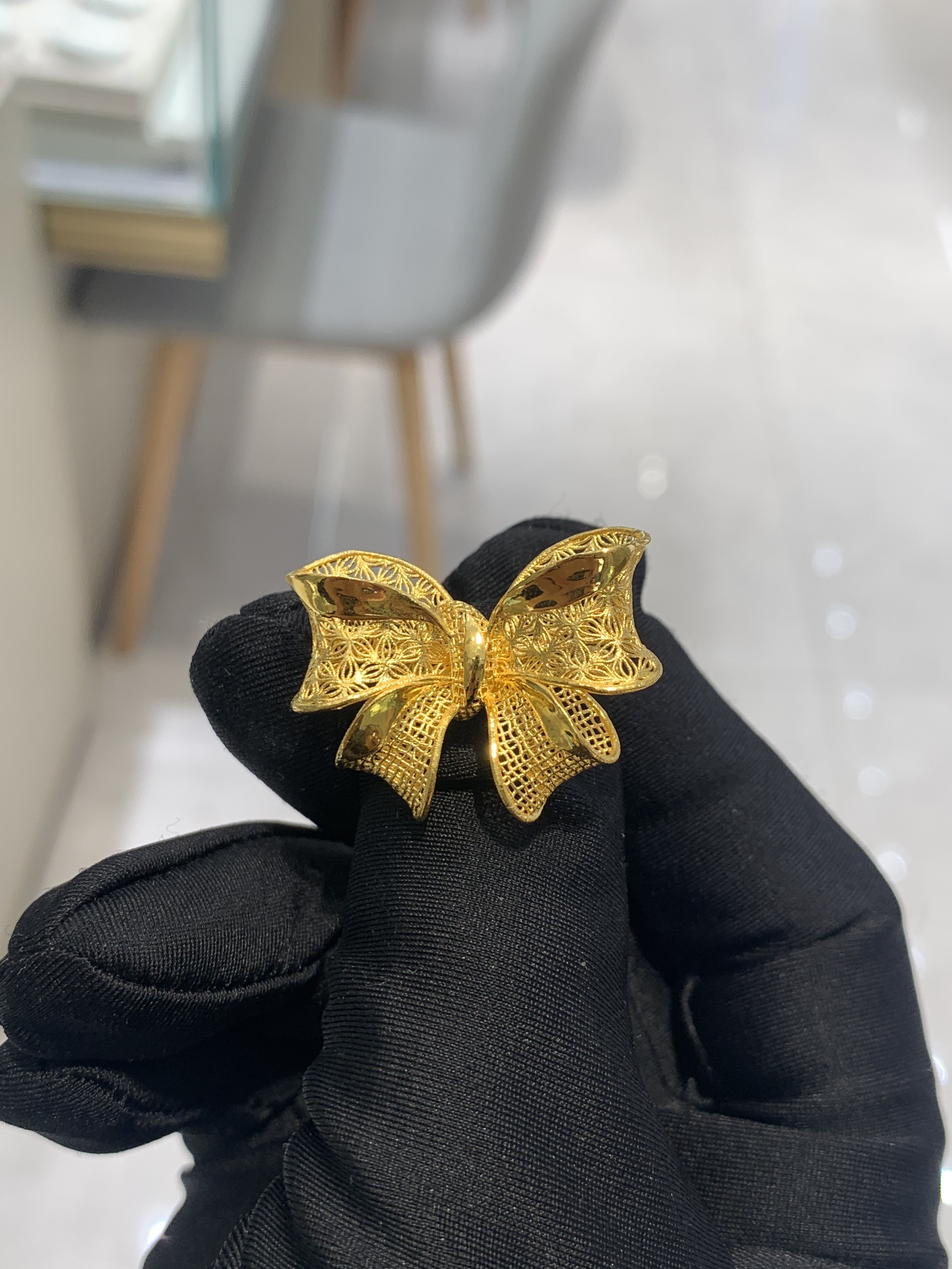 周大福花丝大蝴蝶黄金戒指