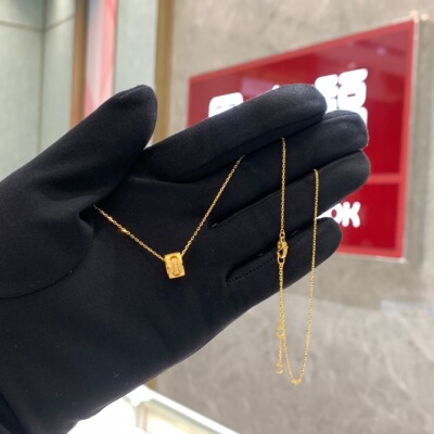 周大福旗袍系列拉丝黄金钻石项链