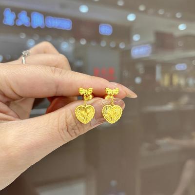 周大福爱心郁金香足金黄金耳钉