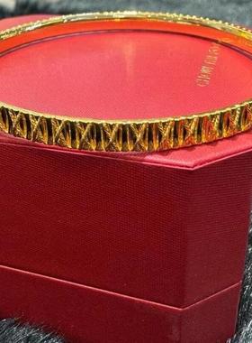 周大福爆闪拉丝方糖黄金手镯