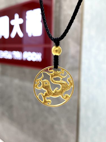 周大福龙飞凤舞足金黄金吊坠