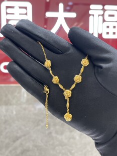 周大福代购 花月佳期新款山茶花足金黄金项链 克减80 计价F233089