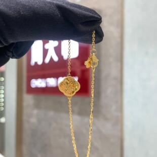 周大福代购 鱼鳞小雏菊四叶草足金黄金手链女 克减80计价 F234754