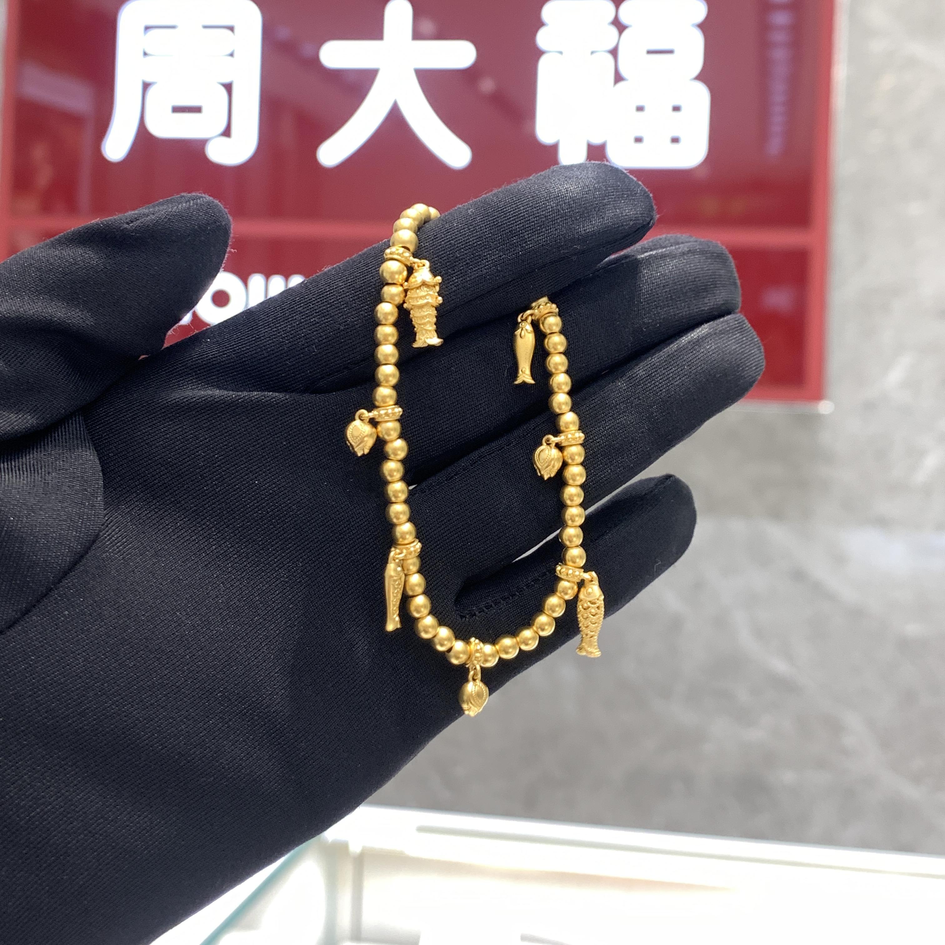 周大福传承系列莲蓬锦鲤黄金手链图片