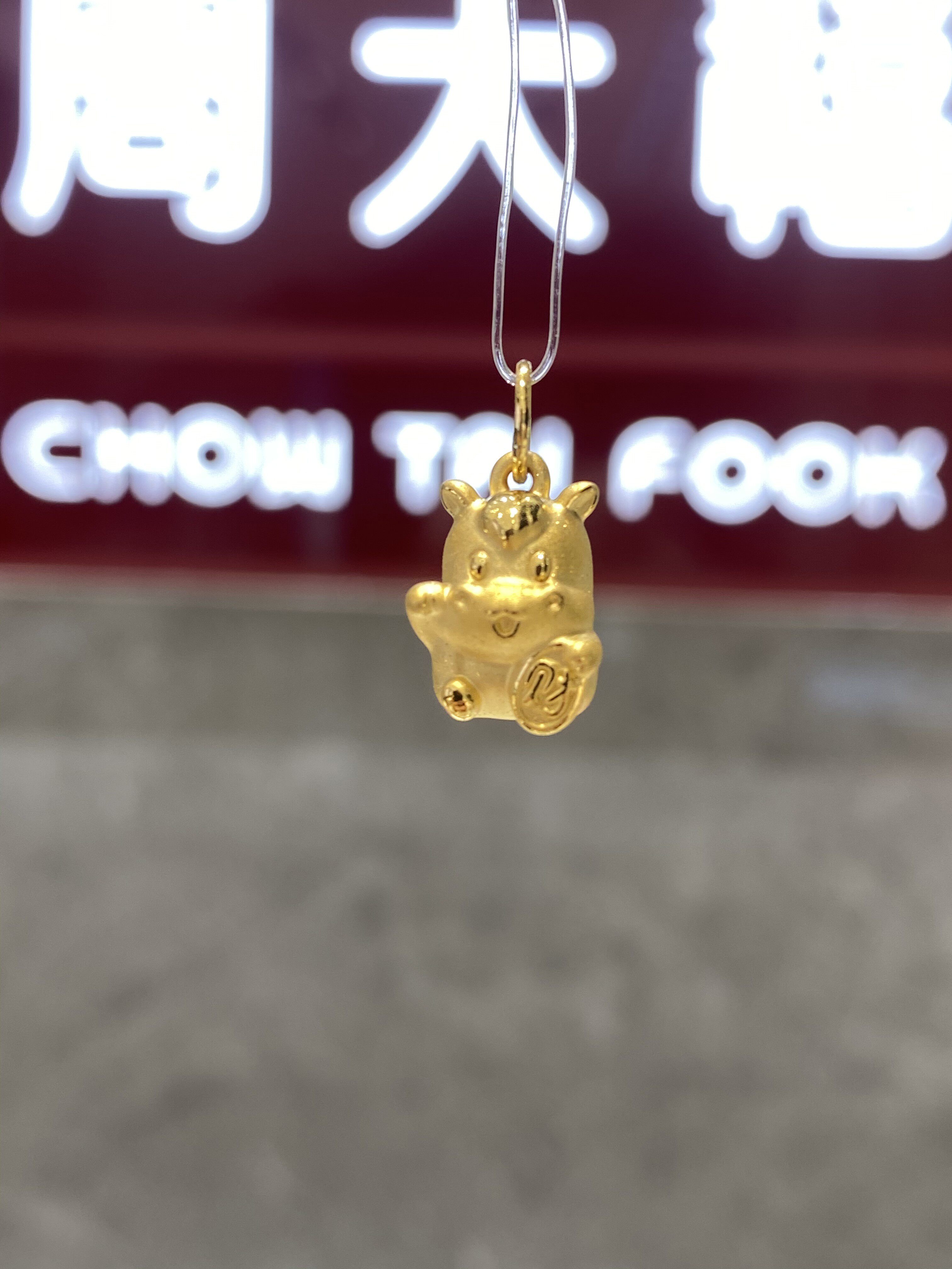 周大福代购足金生肖牛吊坠福气星星招财牛转运珠黄金吊坠正品7折