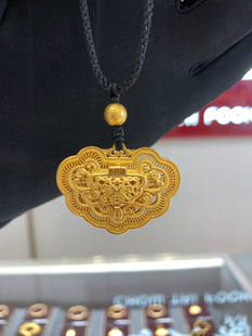 周大福 传承系列 心想事成宝宝长命锁包足金黄金吊坠 计价F229732