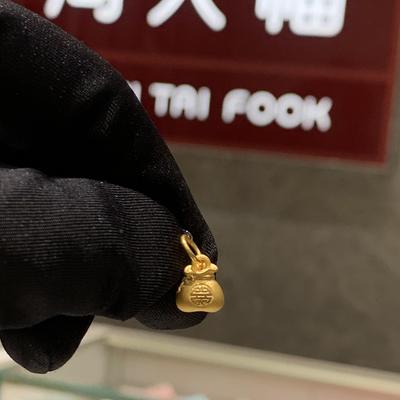周大福小巧可爱福袋足金黄金吊坠