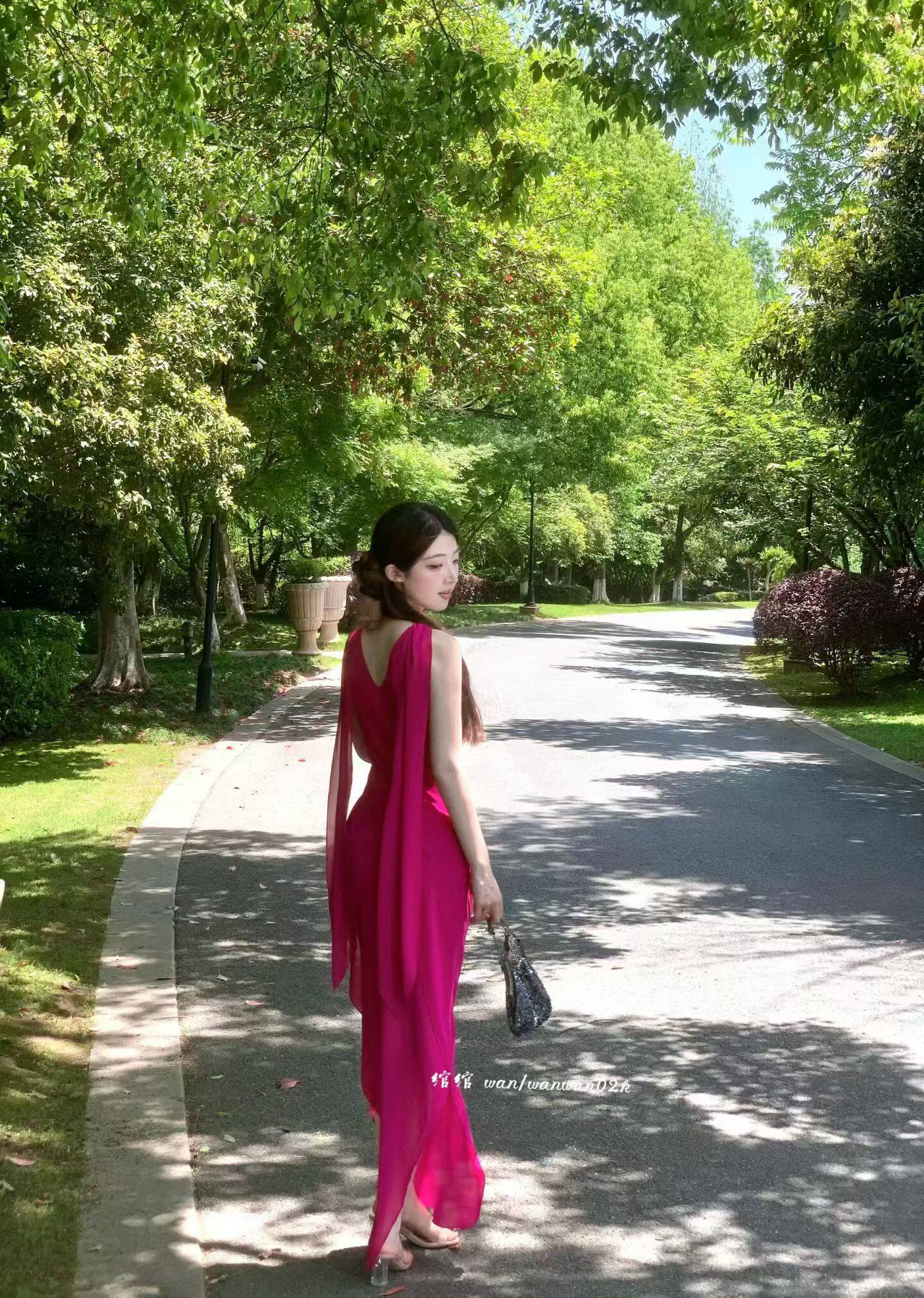 绾绾wan《玫调》斜裁弹力雪纺古早不规则显瘦显腰臀比长裙