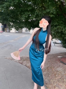 绾绾 《嫣蓝》中式国风复古气质显腰臀比显瘦无袖削肩旗袍