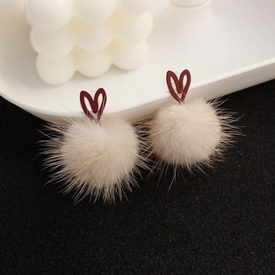 米色毛红色爱心可爱毛绒球耳饰秋冬耳环氛围感无耳洞耳夹