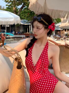 泳衣女款连体挂脖复古红色波点性感纯欲小胸聚拢温泉海岛度假泳装