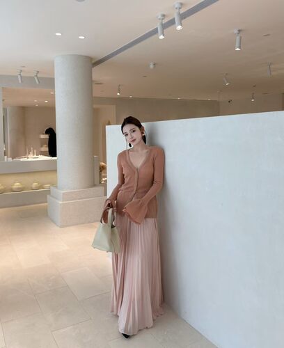 INHERE休闲针织套装女2026新款V领针织开衫百褶半身裙两件套装