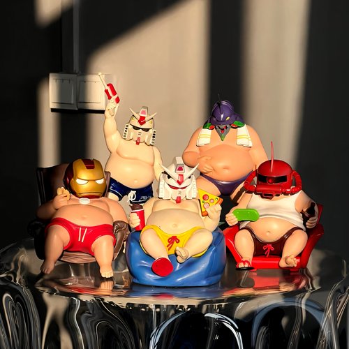 钢铁侠高达肥宅手办家居客厅电视柜桌面摆件工位玄关装饰生日礼物