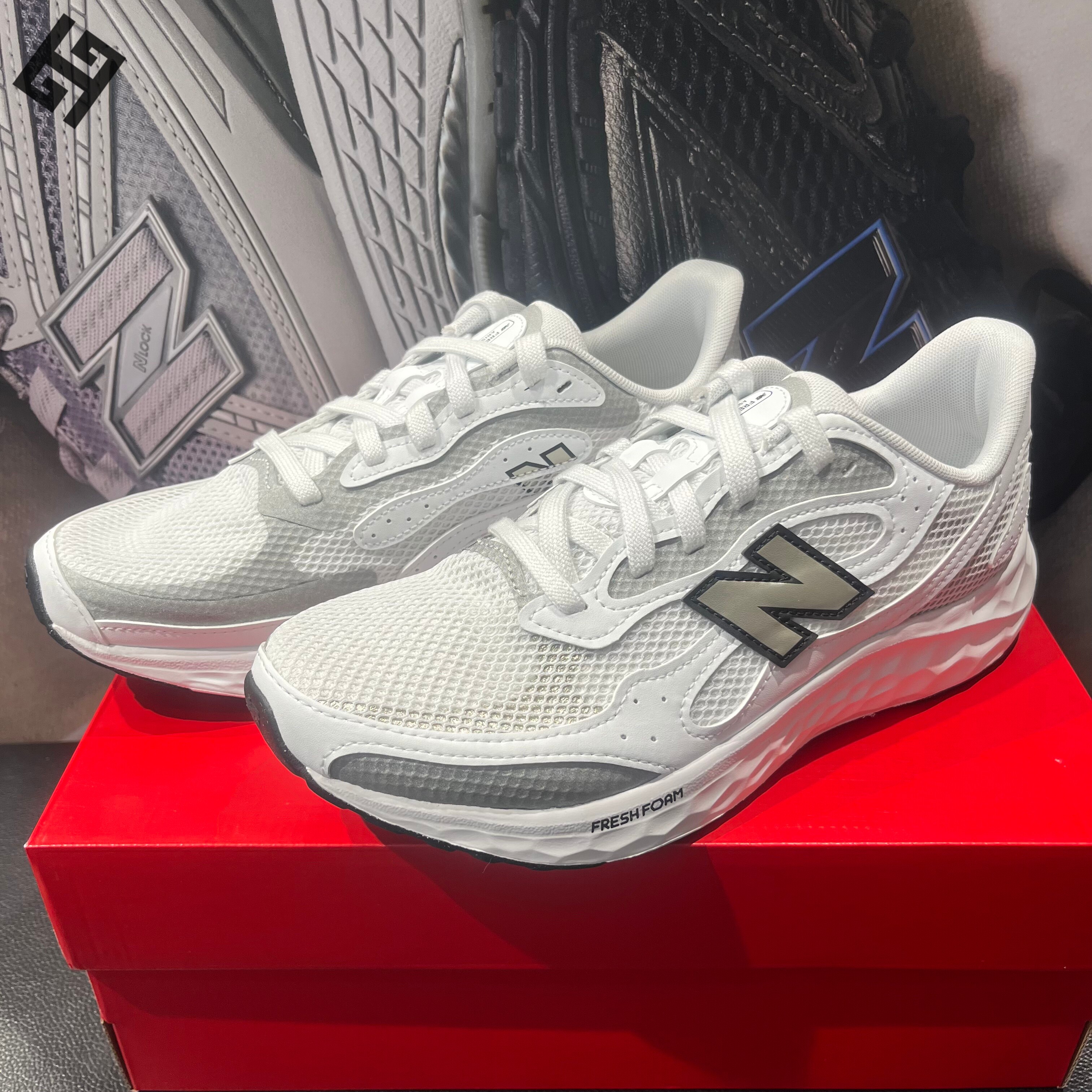 New Balance Arishi v4百搭透气支撑跑步训练鞋白黑男款MARISTW4