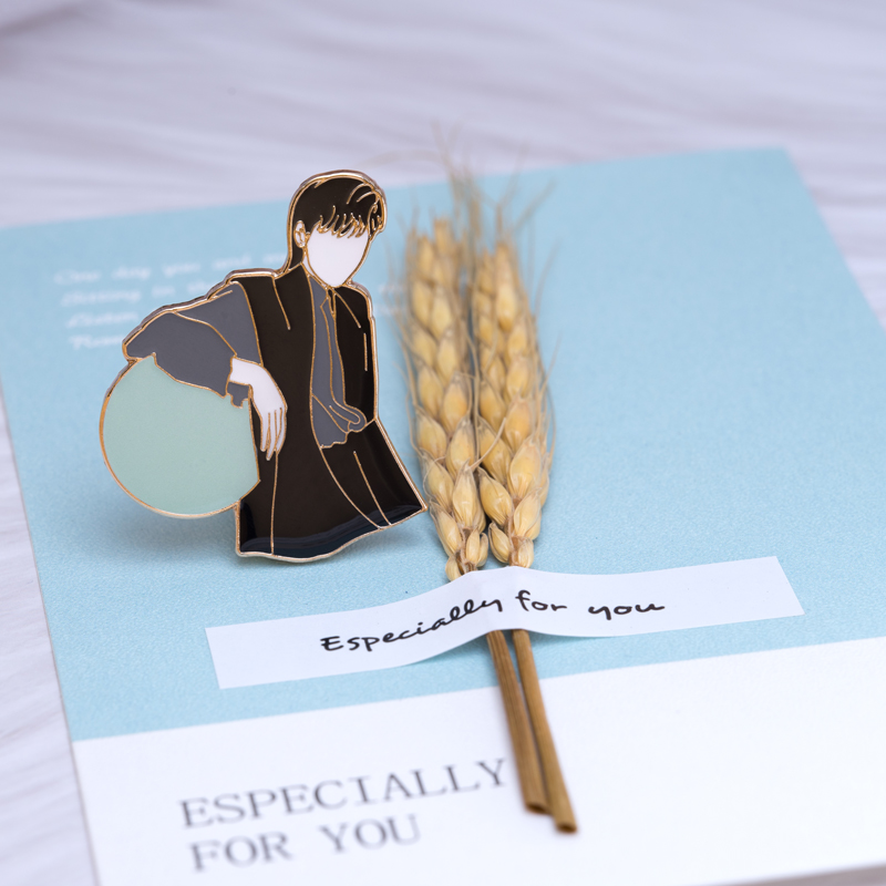 宋亚轩星芒初现夜光徽章