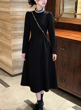 高级感法式复古赫本风钉珠黑色中长裙春季新款气质收腰显瘦连衣裙