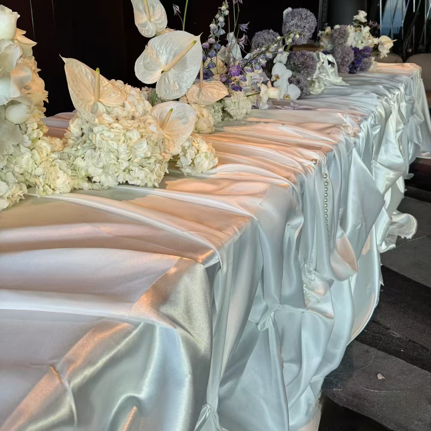 奶油色韩式婚礼亮光绸缎桌布奶白色缎面婚庆背景布拍照生日装饰布