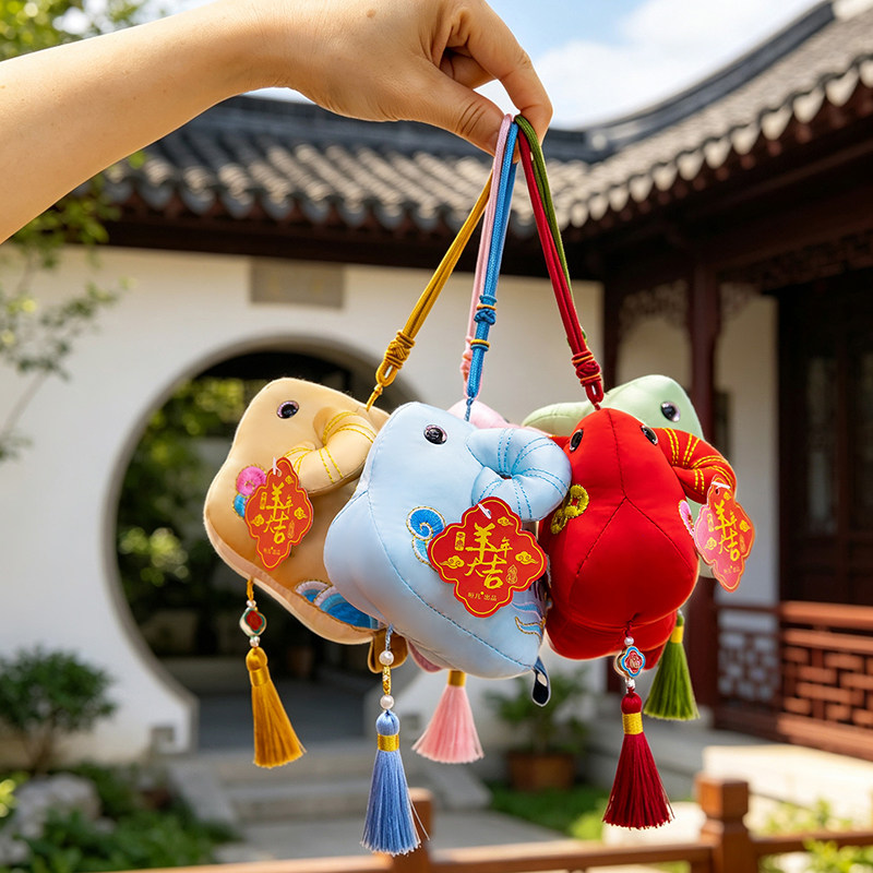 绸缎布艺小羊挂件羊年吉祥物摆件公仔民俗生肖玩偶新装饰活动礼物