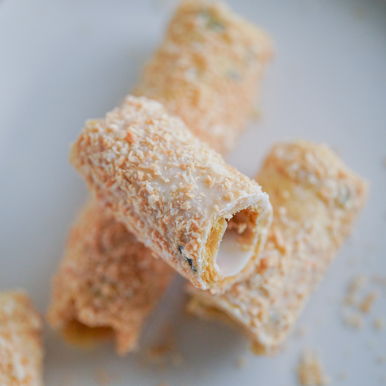 无比酥脆 白巧克力椰丝蛋卷 黑巧克力蛋卷 凌食呀