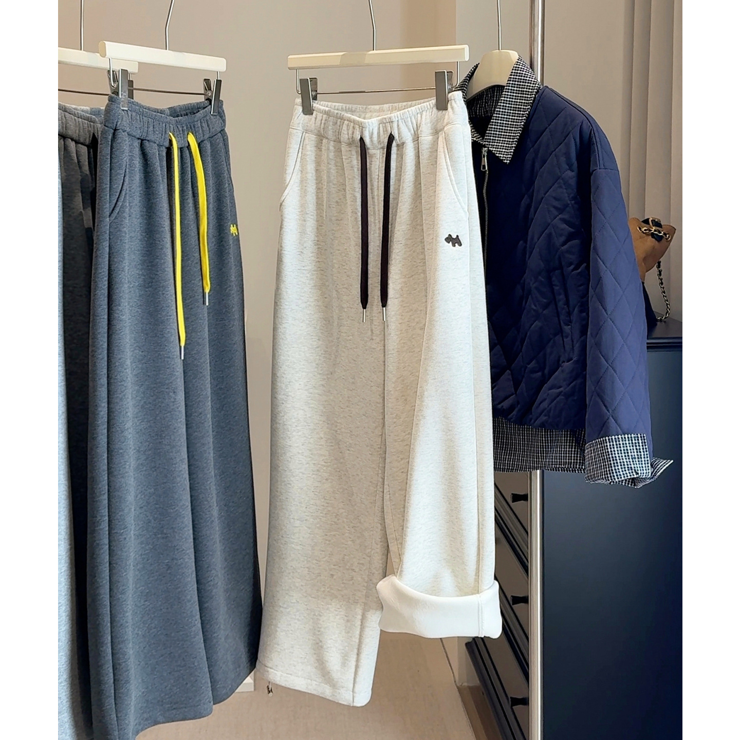 冬季加绒加厚款阔腿卫裤女2025新款高腰百搭显瘦休闲直筒运动裤子