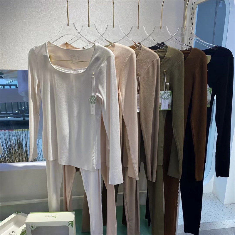 面料柔软亲肤方领保暖套装