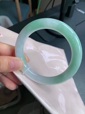 缅甸天然a货翡翠58圆条圈口白底青手镯