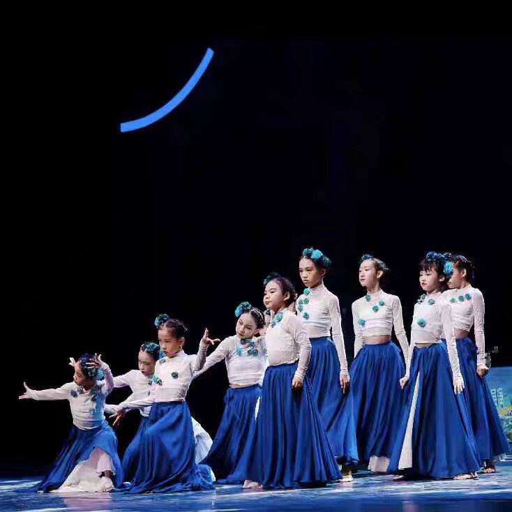 女童海边人爵士街舞720度大摆裙