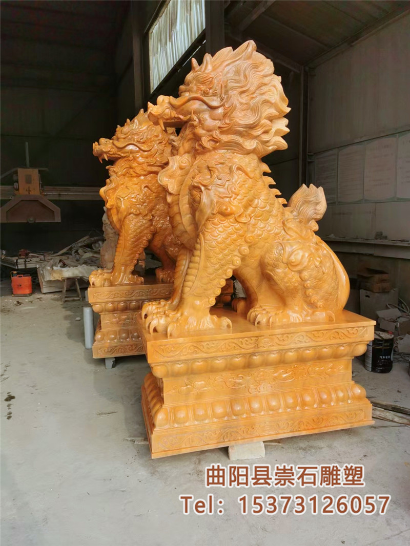 石雕晚霞红麒麟一对晚霞红镇宅酒店公司别墅门口麒麟风水雕塑摆件