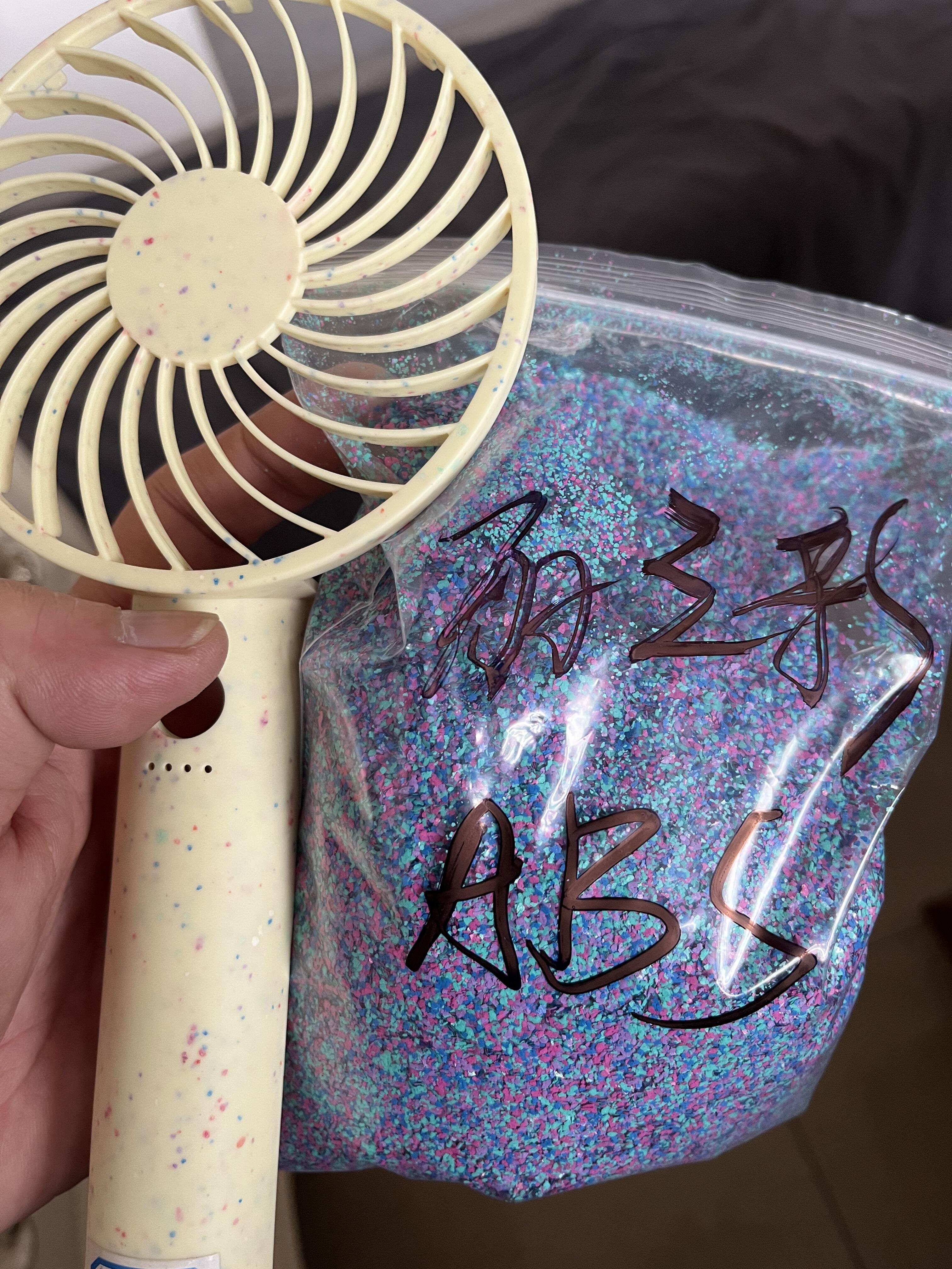 注塑七彩色母粒PE/PP/ABS通用高浓度白点彩配色耐高温环保认证