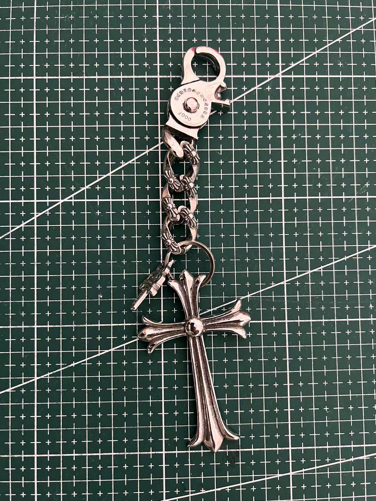 十字架军花钥匙扣个性时尚复古嘻哈朋克配饰情侣裤链扣