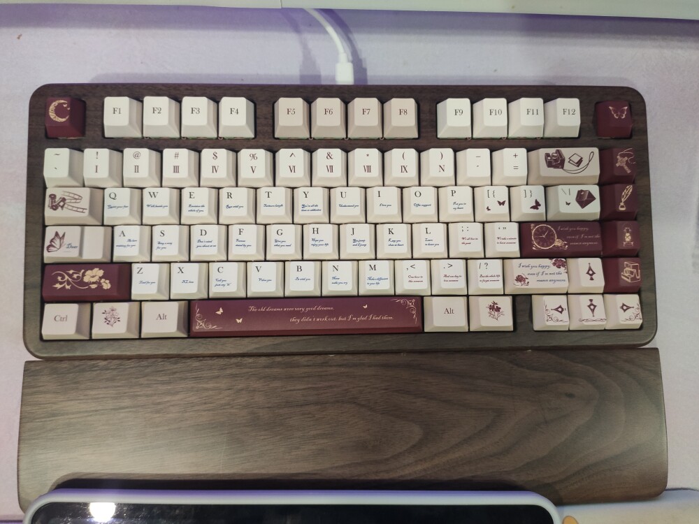 KEYBOARD PHOTO