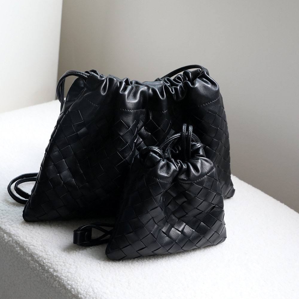 羊皮编织饺子包垃圾袋真皮抽绳腋下包手拿信封包百搭单肩斜挎包女