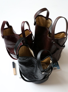 2024复古头层油蜡牛皮水桶高级质感小众女士单肩斜挎手提托特包