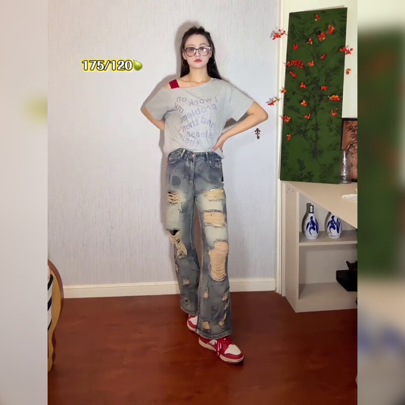 女破洞做旧显瘦宽松直筒牛仔裤