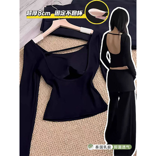 秋意浓 黑色性感心机U型大露背长袖带厚胸垫t恤女修身螺纹打底衫