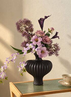 垂紫含烟花束黑色纹理花瓶搭配紫色花束提升家居格调轻奢装饰摆件