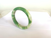 玉石手镯绿色飘花玉手镯祖母绿翡翠色玉手镯