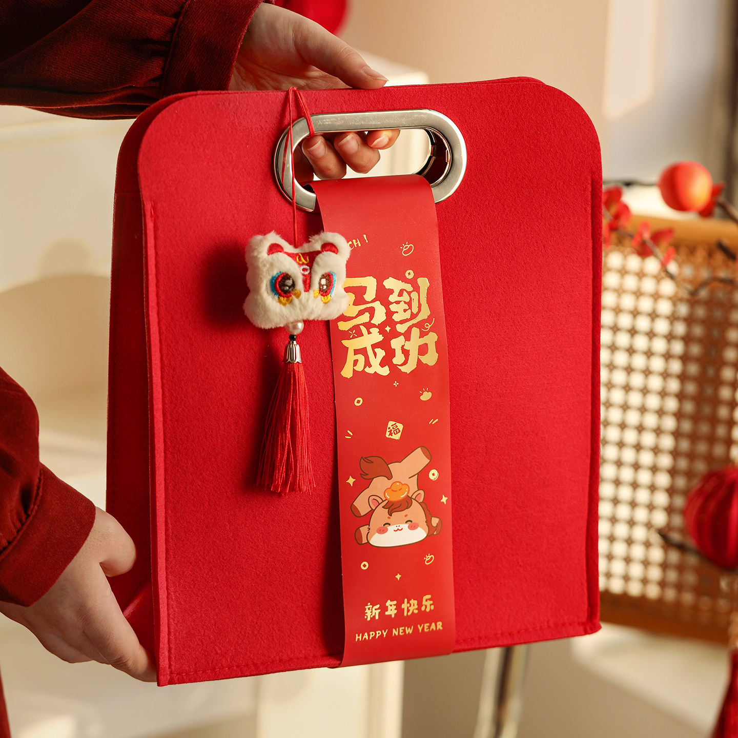 2026新年礼盒包装袋子伴手礼品袋烘焙糕点礼品盒马年毛毡包手提袋